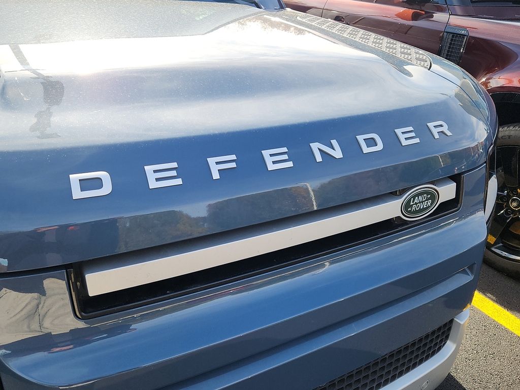 Thumbnail: 2025 Land Rover Defender - 4