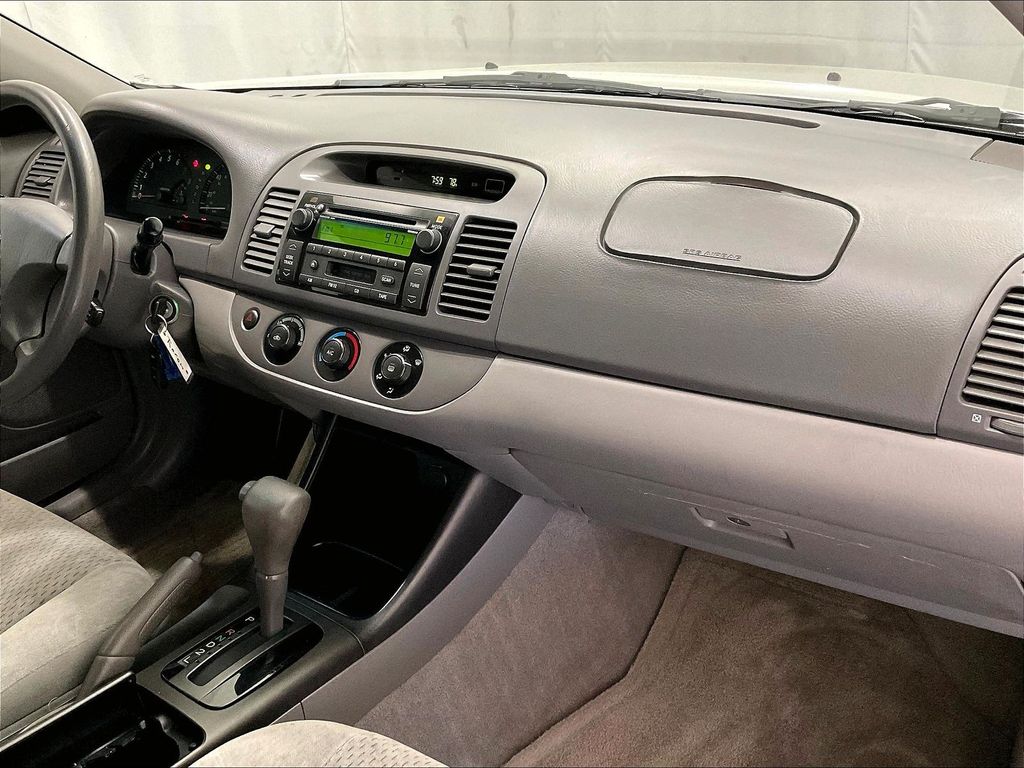 2004 Toyota Camry — photo 14