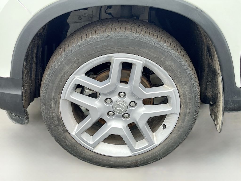 Used 2024 White Honda EX-L image 32