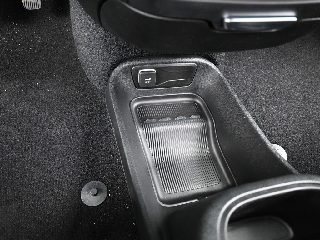 New 2026 Bright White Clearcoat Chrysler Select image 22