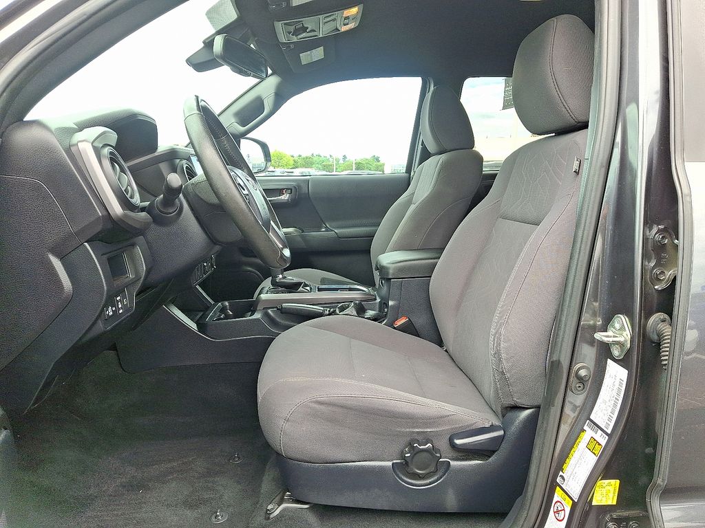 Thumbnail: 2019 Toyota Tacoma - 14