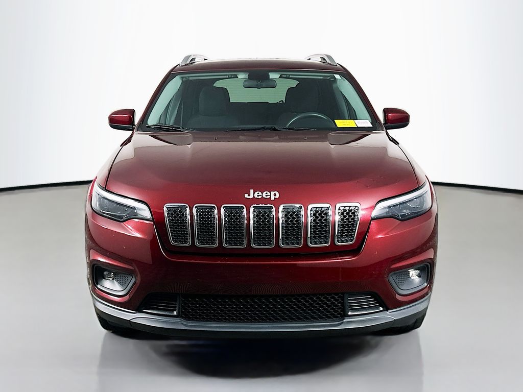 Used 2019 Red Jeep Latitude image 2
