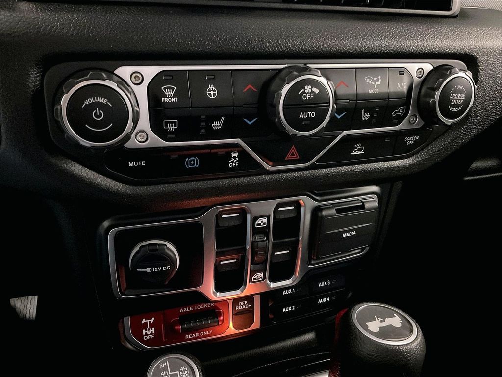 2024 Jeep Wrangler — photo 25