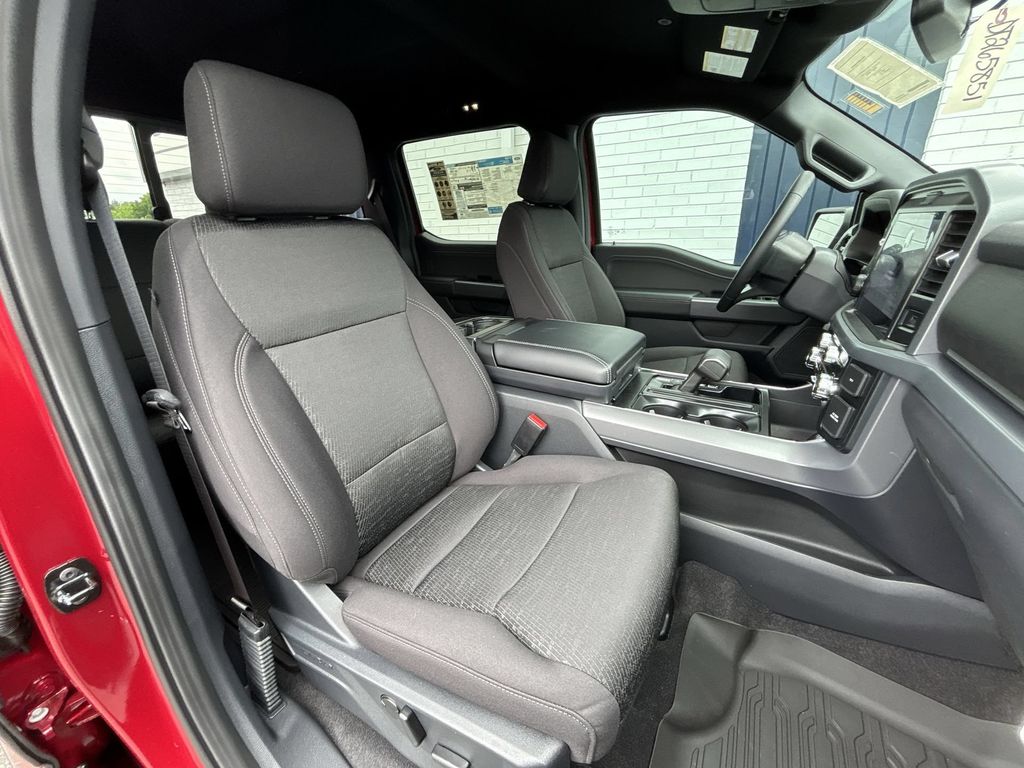 New 2026 Ruby Red Metallic Tinted Clearcoat Ford XLT image 26