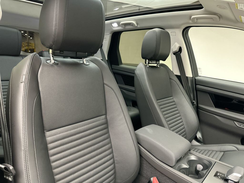 Thumbnail: 2025 Land Rover Discovery Sport - 3