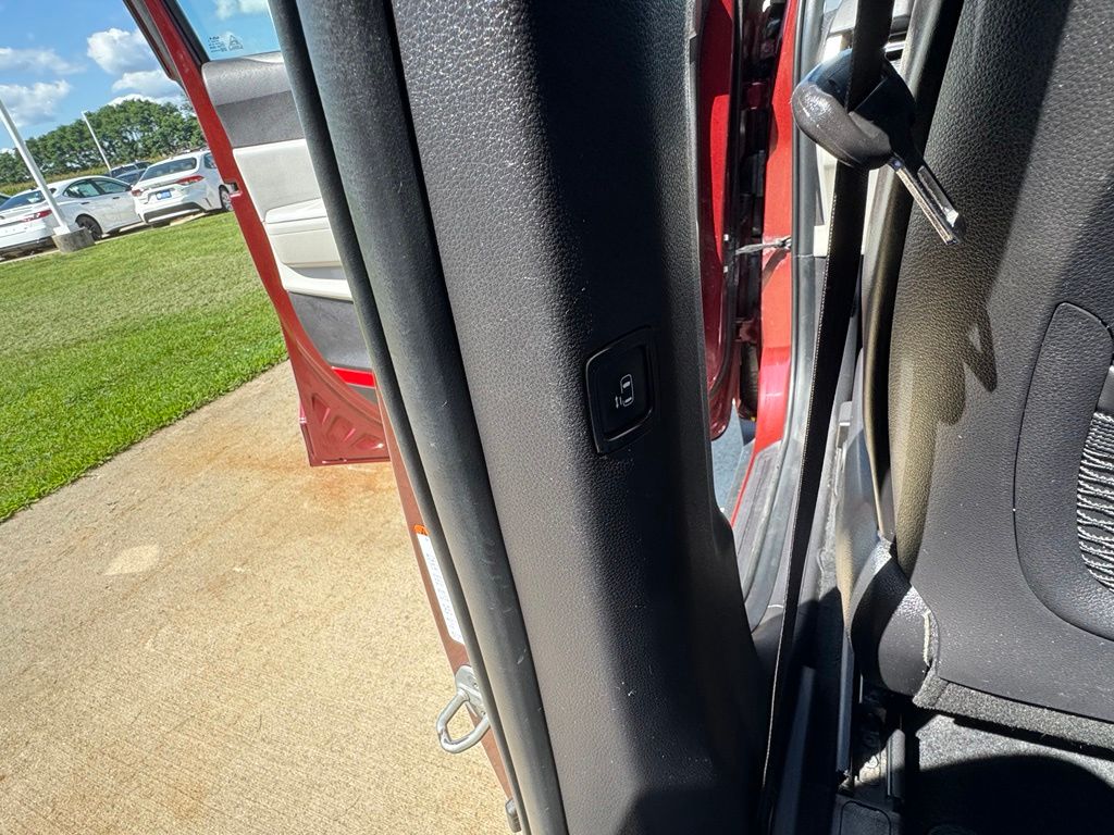 Used 2022 Kia Carnival Van