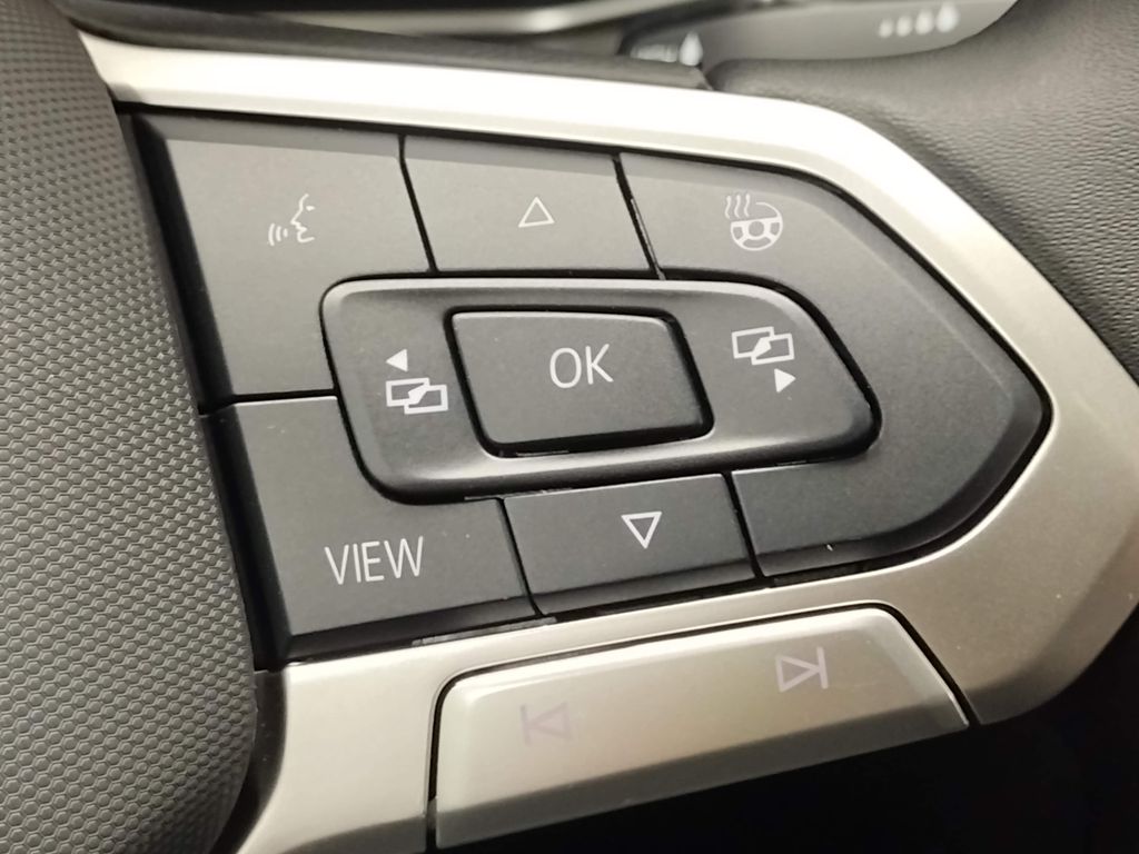 2025 Volkswagen Taos 1.5T SE Black