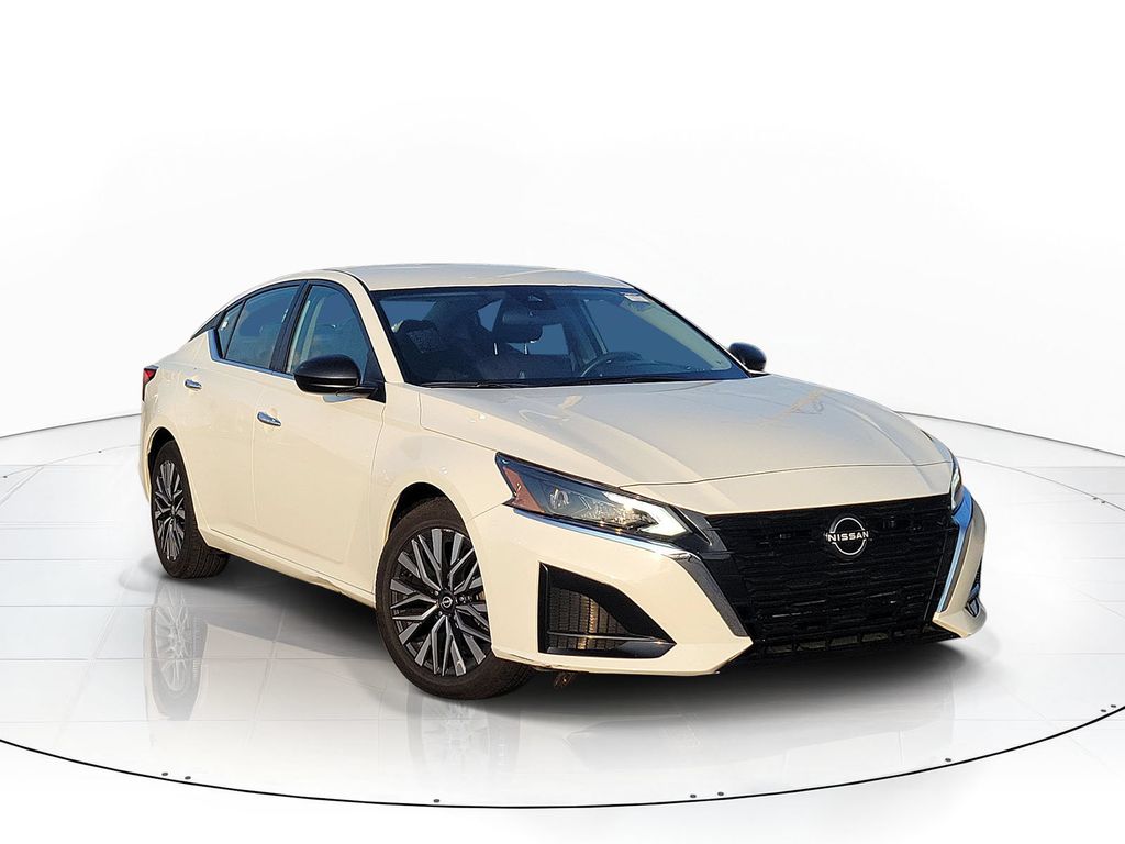 Glacier White 2025 Nissan Altima Sedan Front-Wheel Drive Continuously Variable Transmission