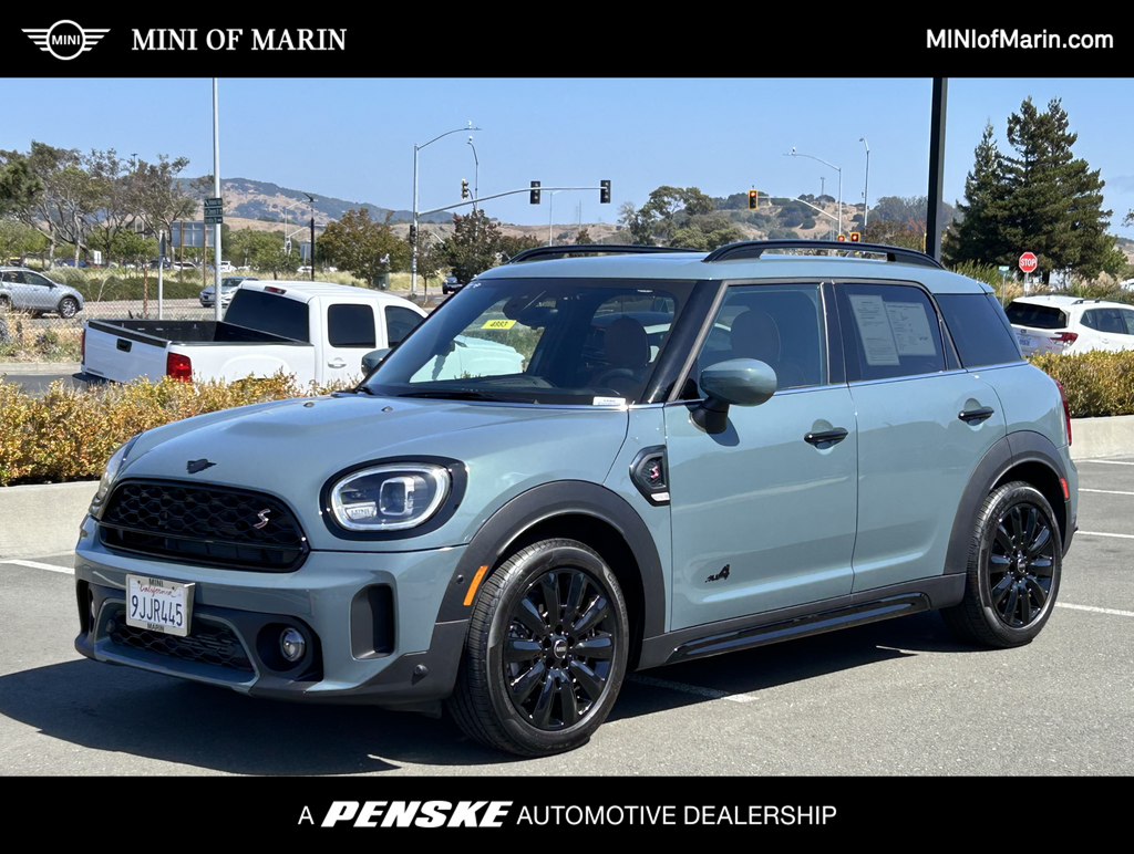 2024 MINI Cooper Countryman Iconic Hero Image