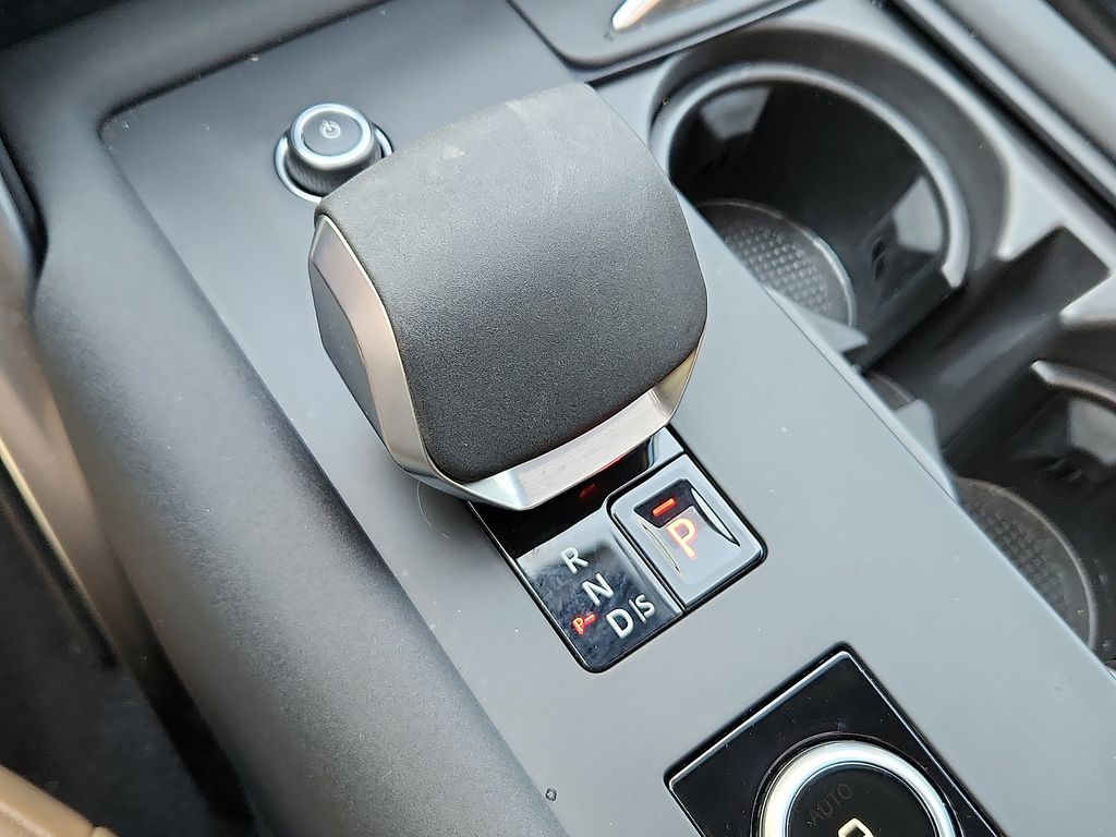 Thumbnail: 2026 Land Rover Discovery - 15