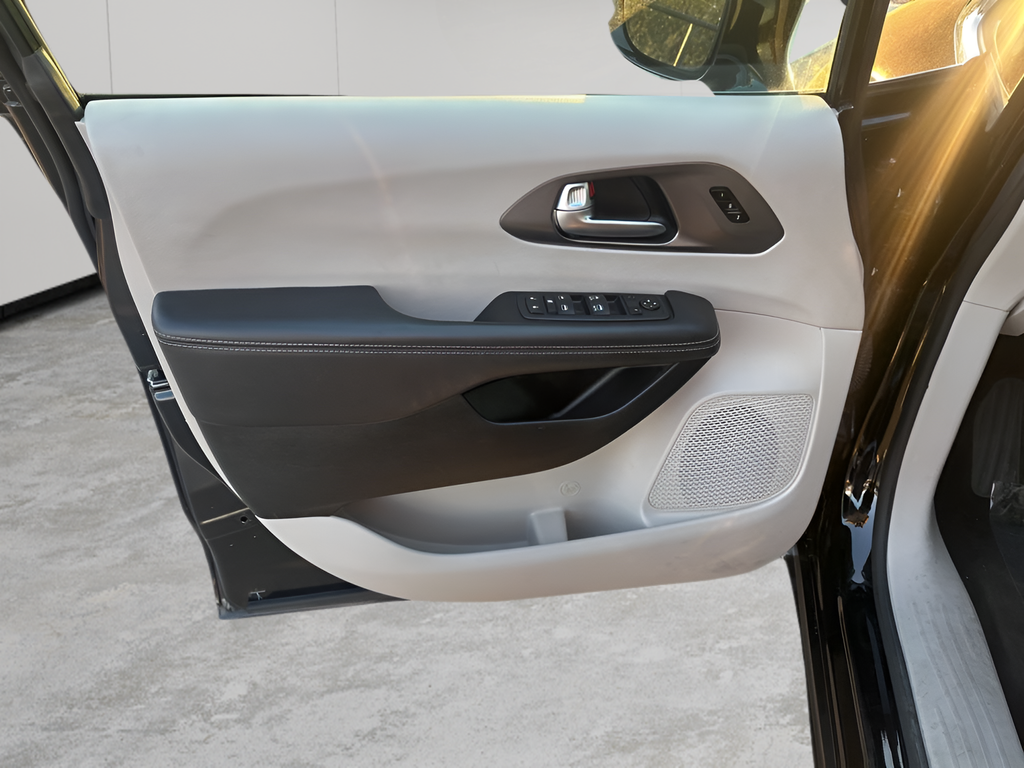 Used Car 2024 Chrysler Pacifica  Touring L For Sale Under $30,000 In Austin, Texas