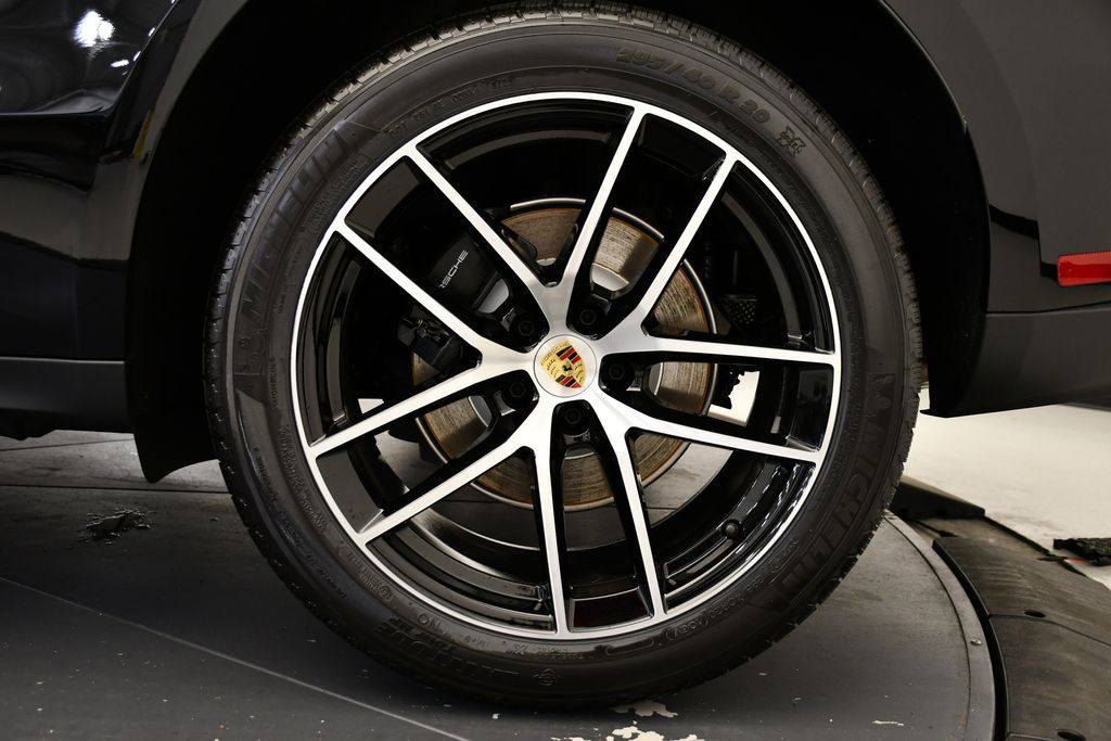 Thumbnail: 2025 Porsche Macan - 17