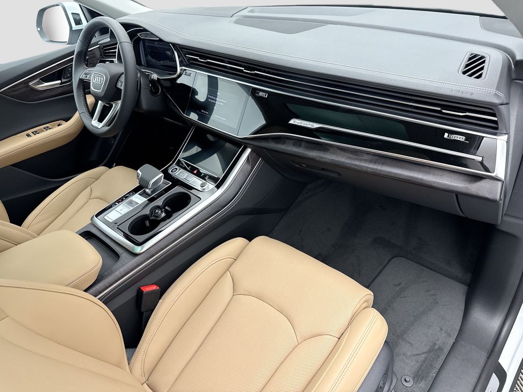 Thumbnail: 2026 Audi Q8 - 16