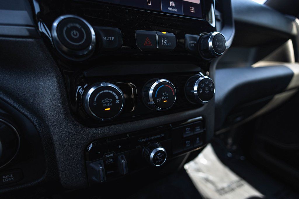 2026 Ram 1500 Tradesman thumbnail 18