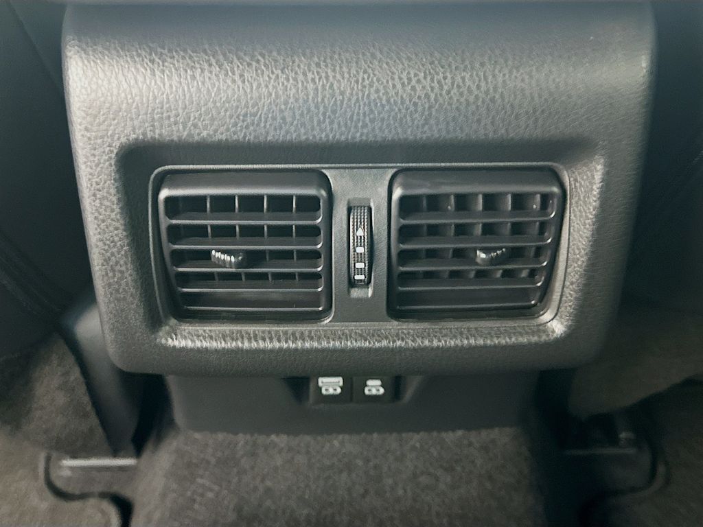 Thumbnail: 2025 Toyota Camry - 25