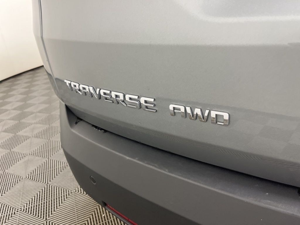 Thumbnail: 2023 Chevrolet Traverse - 3