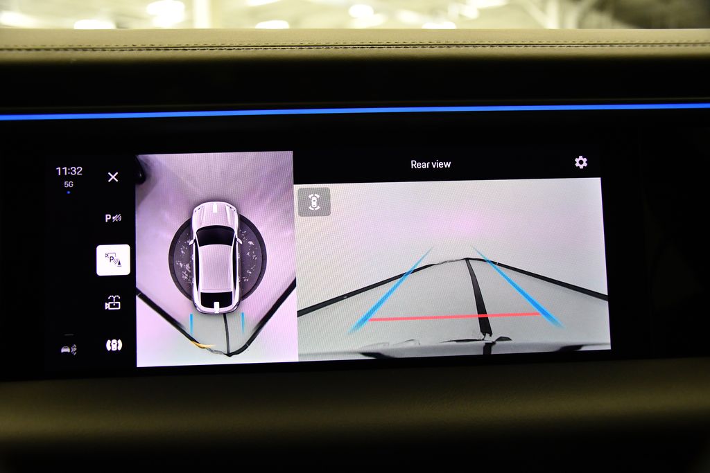 Thumbnail: 2025 Porsche Macan - 29