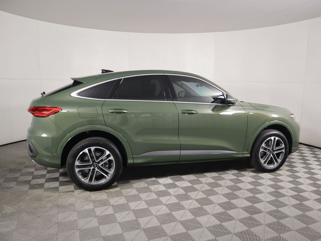 Thumbnail: 2025 Audi Q5 - 4