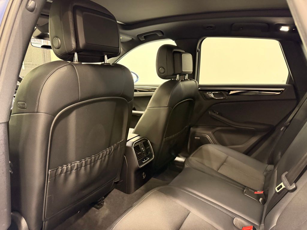 Thumbnail: 2022 Porsche Macan - 20