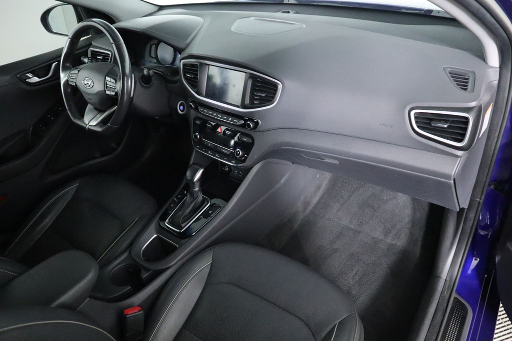 2019 Hyundai Ioniq SE 17