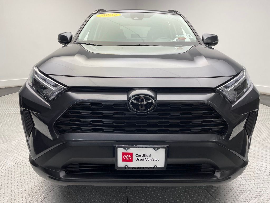 2023 Toyota RAV4 XLE 2