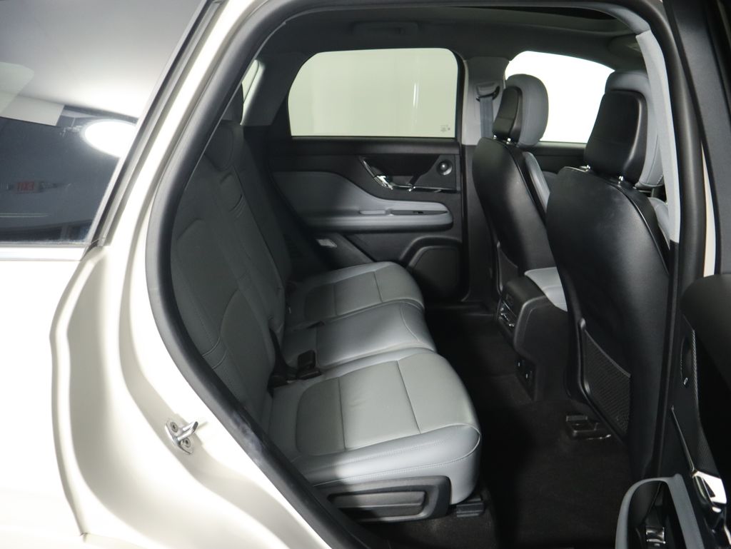 Thumbnail: 2022 Lincoln Corsair - 22