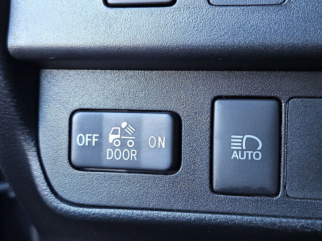 Thumbnail: 2020 Toyota Tacoma - 22