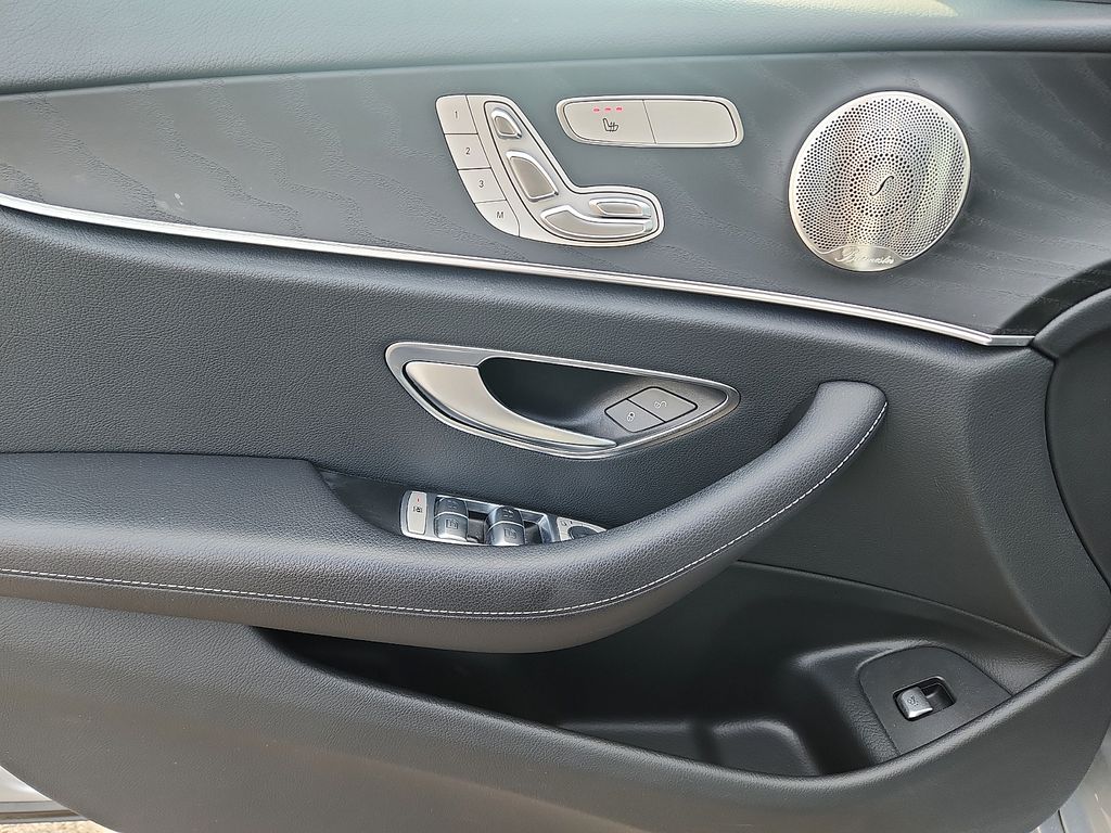 Thumbnail: 2022 Mercedes-Benz E-Class - 12