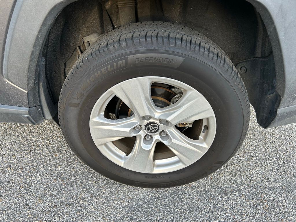 Thumbnail: 2021 Toyota RAV4 - 9