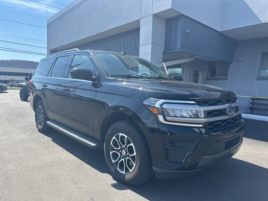 Black Metallic 2024 Ford Expedition XLT 4WD SUV / Crossover Four-Wheel Drive Automatic