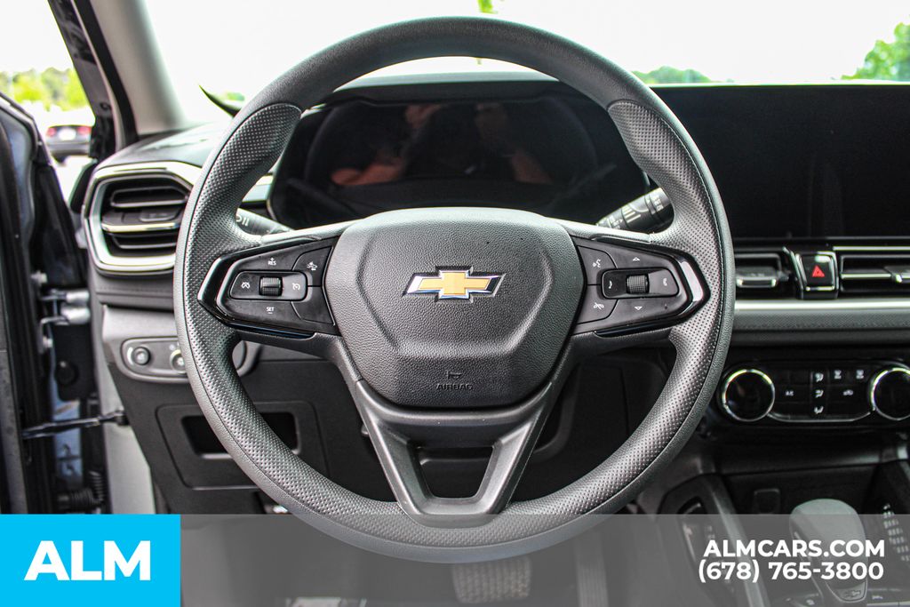 Used 2025 Gray Chevrolet LT image 23