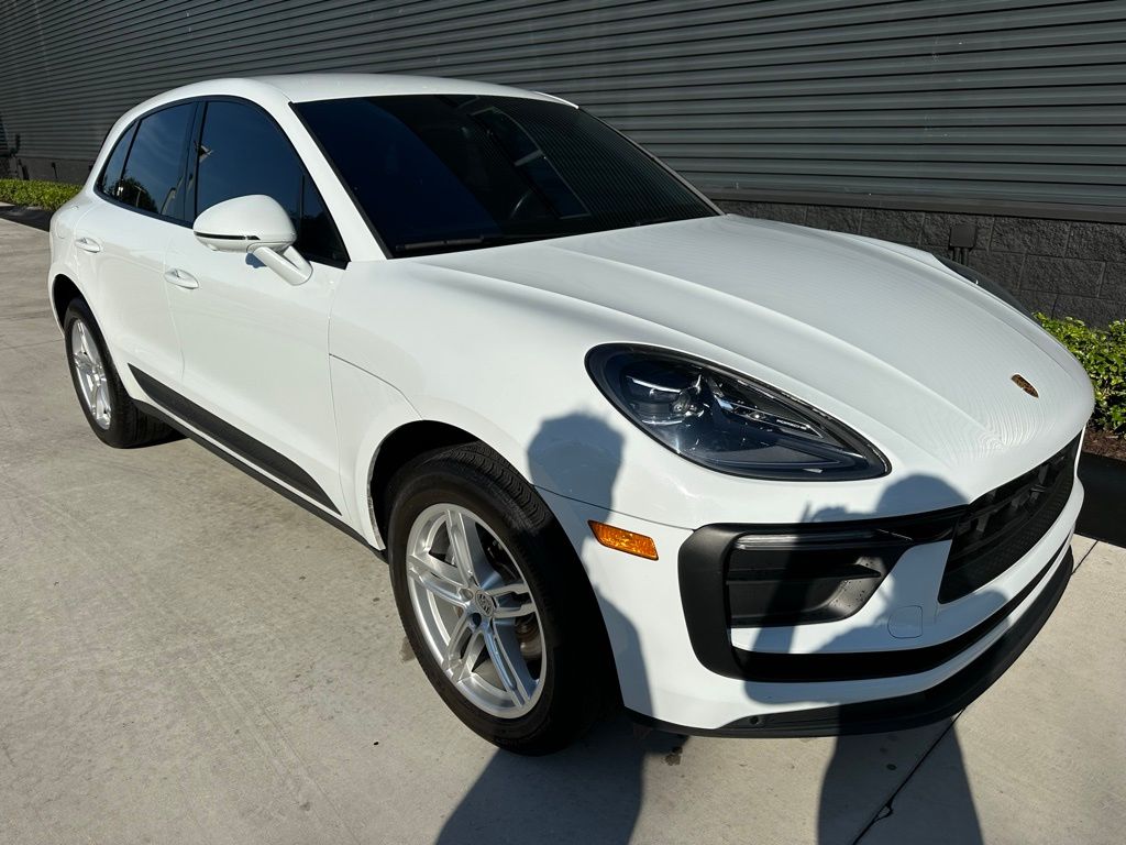 Thumbnail: 2023 Porsche Macan - 10