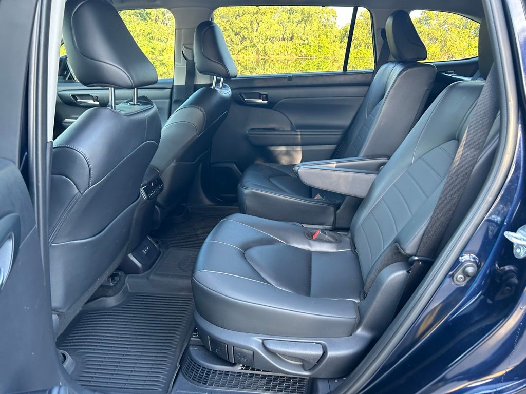 Thumbnail: 2025 Toyota Highlander - 13