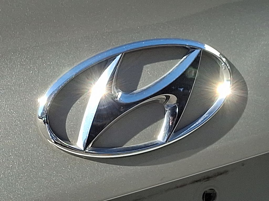 Thumbnail: 2015 Hyundai Genesis - 31