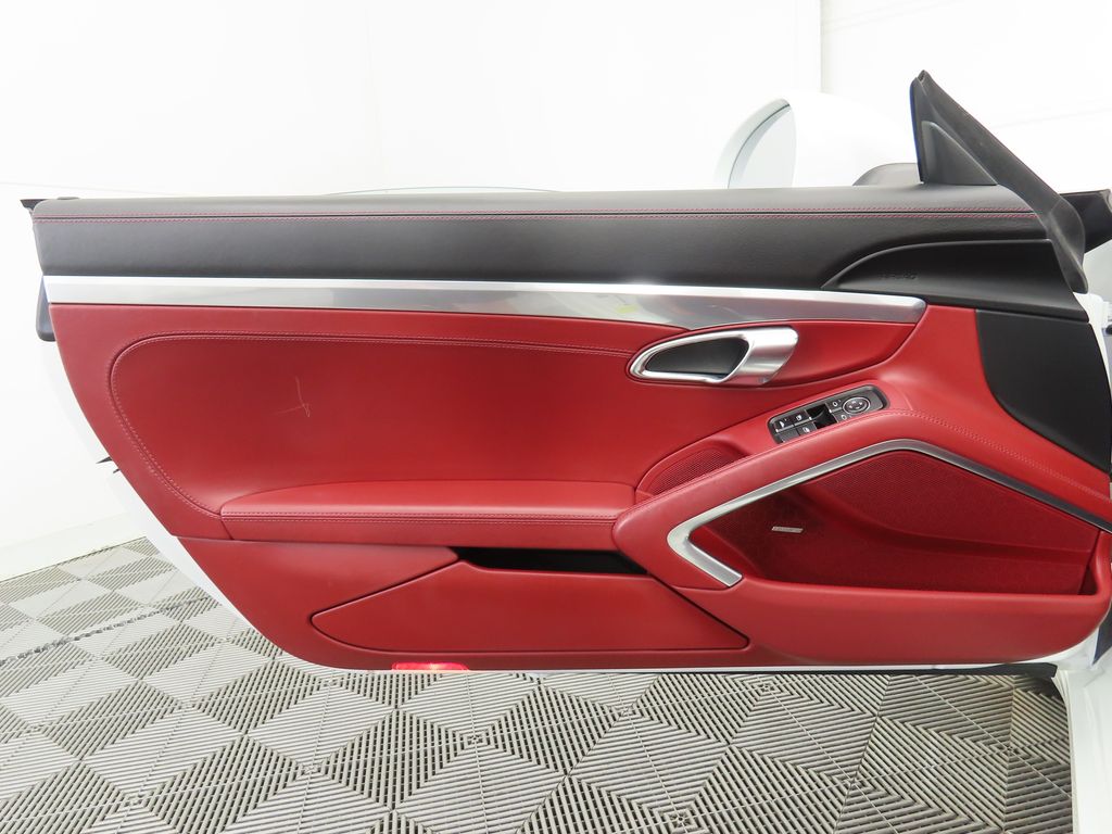 Thumbnail: 2019 Porsche 911 - 23