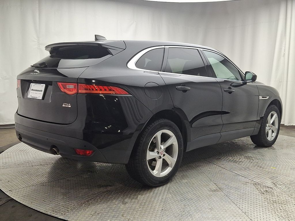 Thumbnail: 2020 Jaguar F-Pace - 4