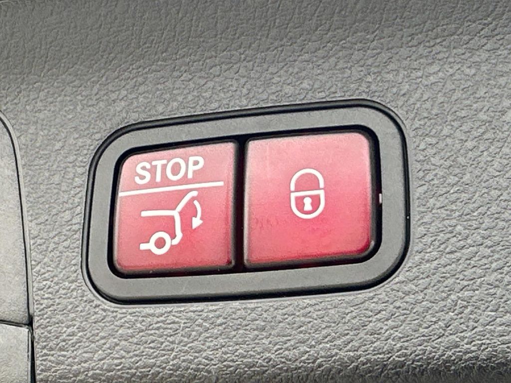 Thumbnail: 2022 Mercedes-Benz GLS - 26