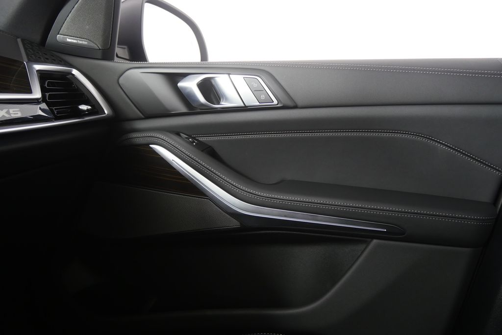 Thumbnail: 2026 BMW X5 - 27
