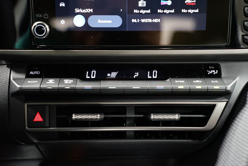 2025 Toyota Camry SE 21