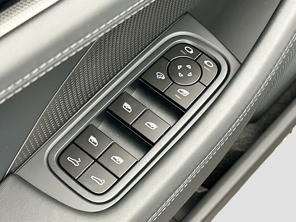 Thumbnail: 2026 Porsche Panamera - 24