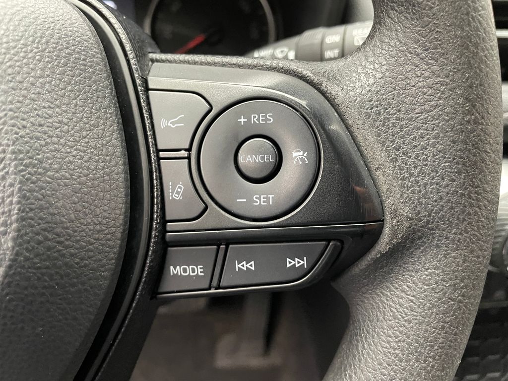 Thumbnail: 2021 Toyota RAV4 - 23