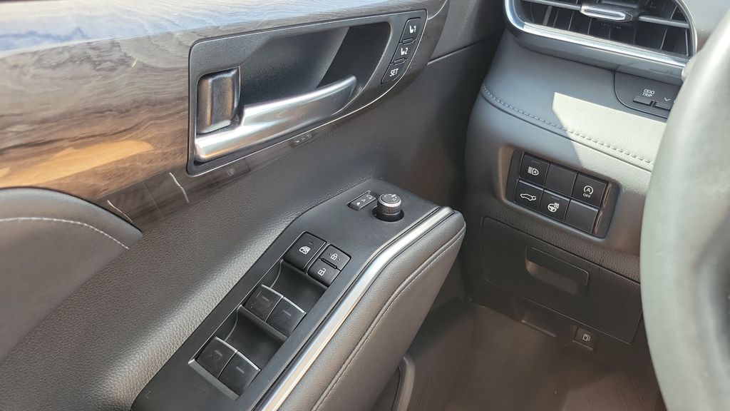 Used 2023  Toyota Limited image 20
