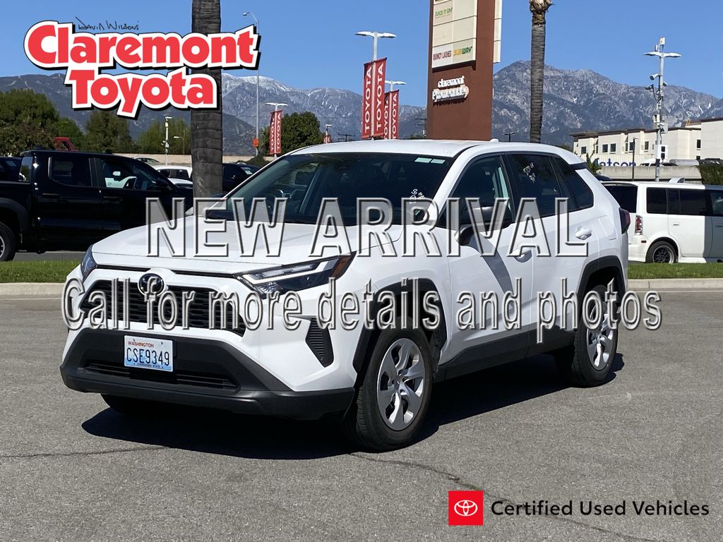 2025 Toyota RAV4 LE AWD