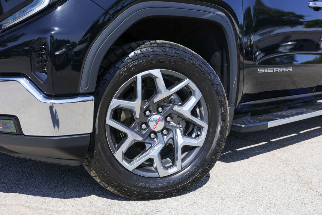 Used 2024 Black GMC SLT image 4