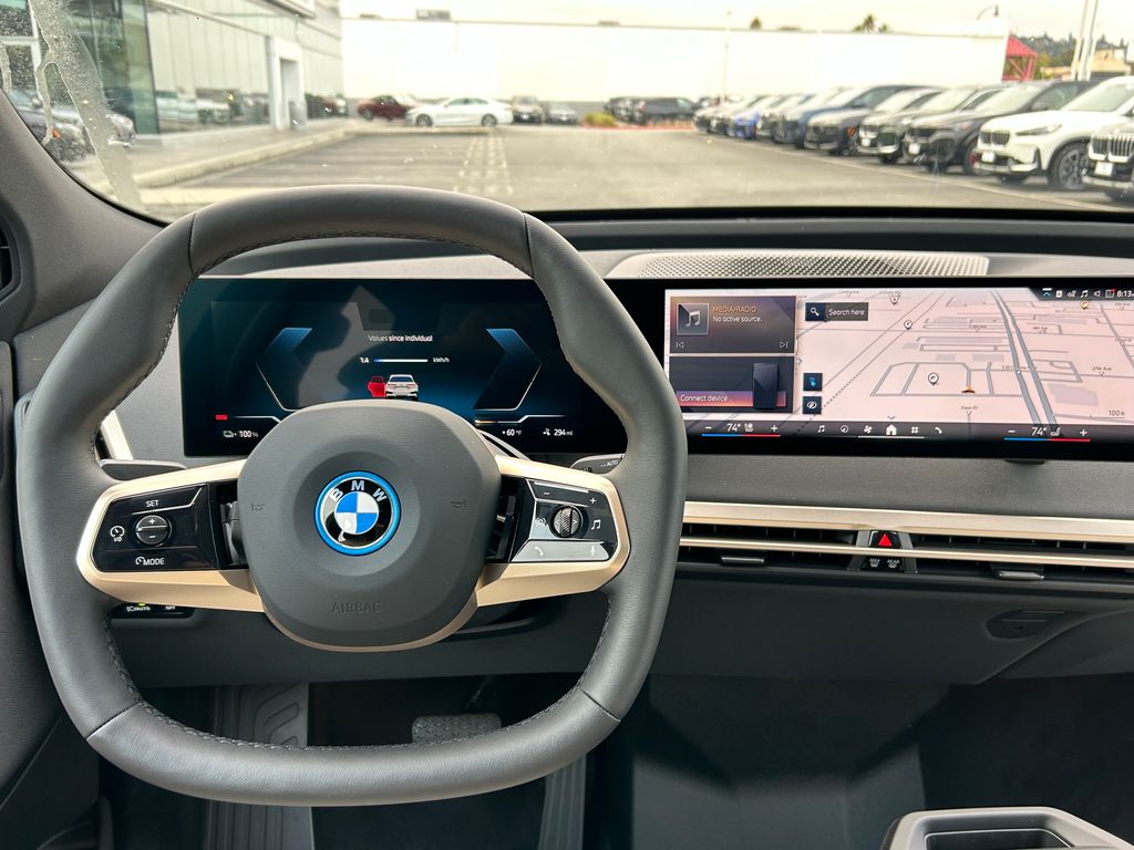 2025 BMW iX xDrive50 18