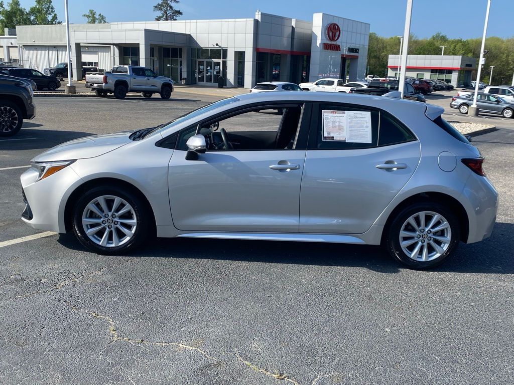 View vehicle photo 4