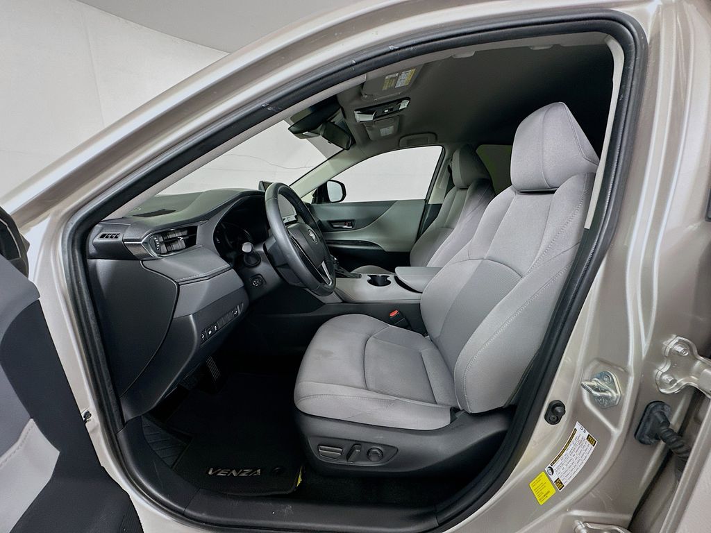 Thumbnail: 2023 Toyota Venza - 20