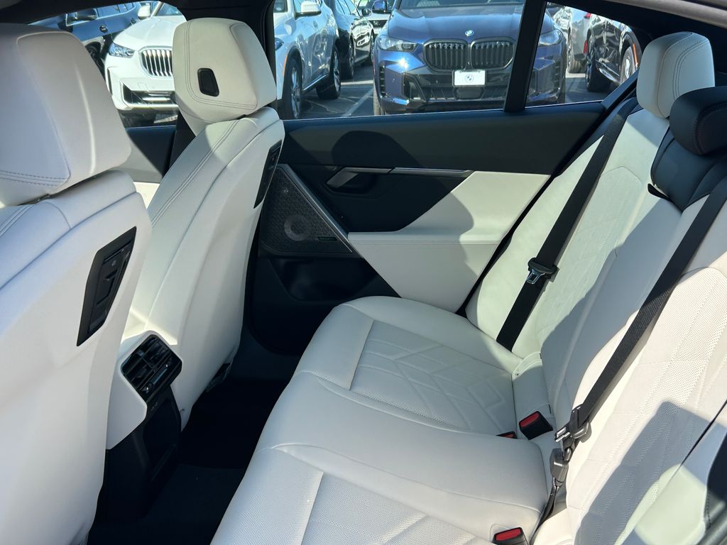 2025 BMW i5 eDrive40 30