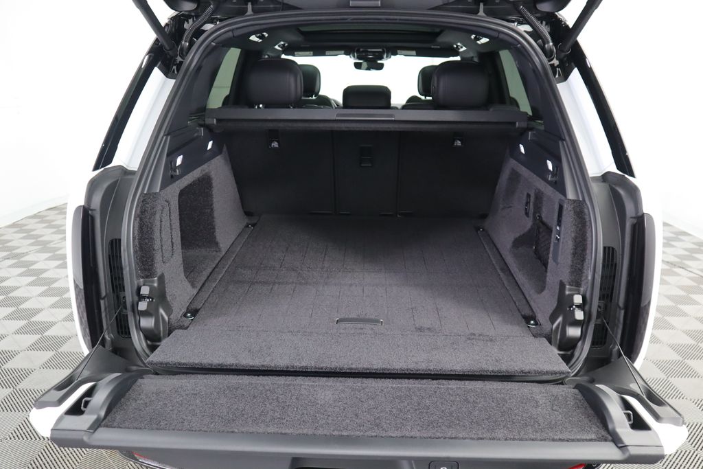 2025 Land Rover Range Rover SE 29
