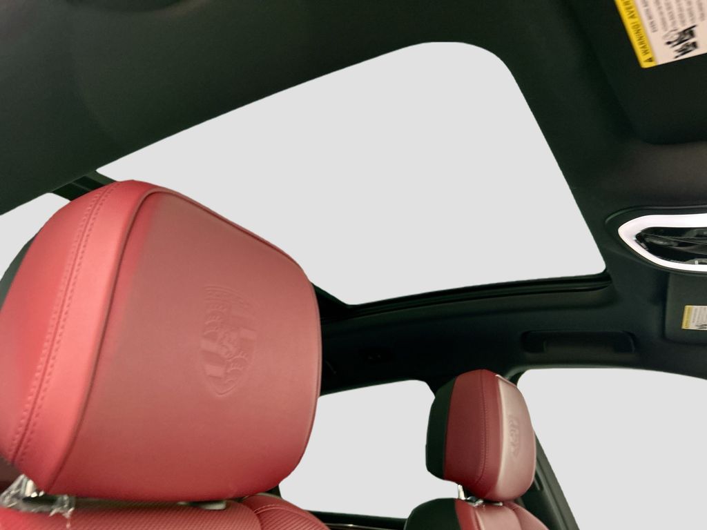 Thumbnail: 2026 Porsche Macan - 20